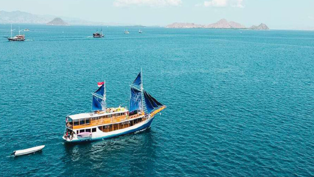 Private Charter Phinisi Komodo Island