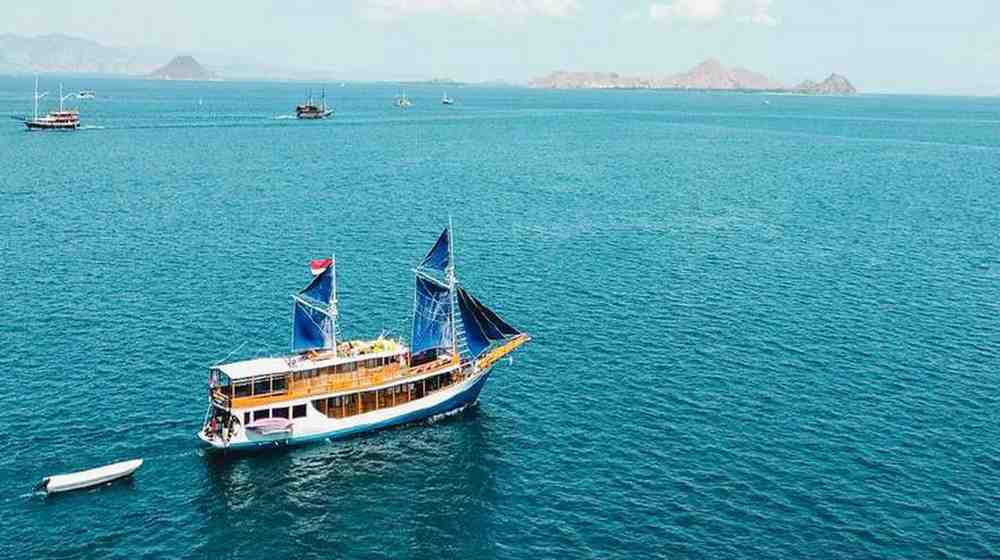 Private Charter Phinisi Komodo Island