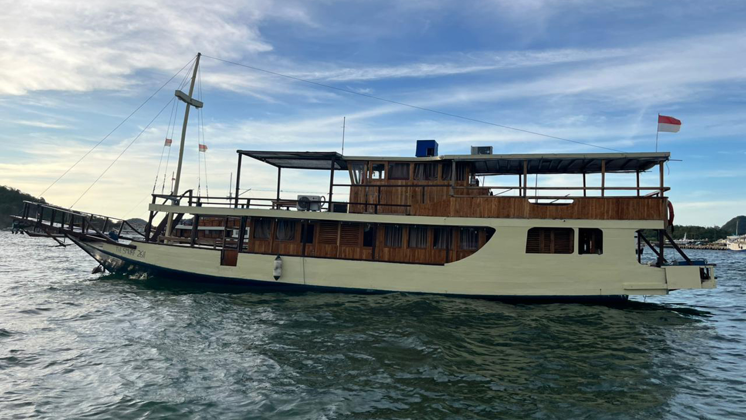 Private Charter Phinisi Komodo Island