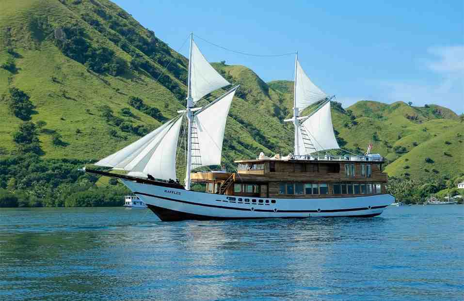 Private Charter Phinisi Komodo Island
