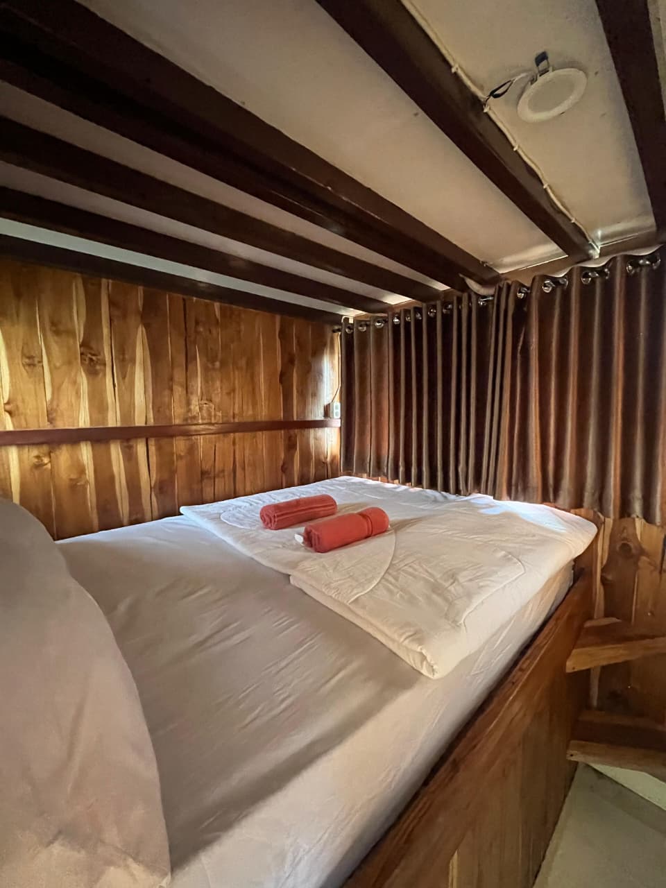 Private Cabin the smurf Private Charter Phinisi Komodo Island