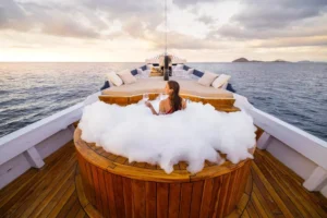 Private Charter Phinisi